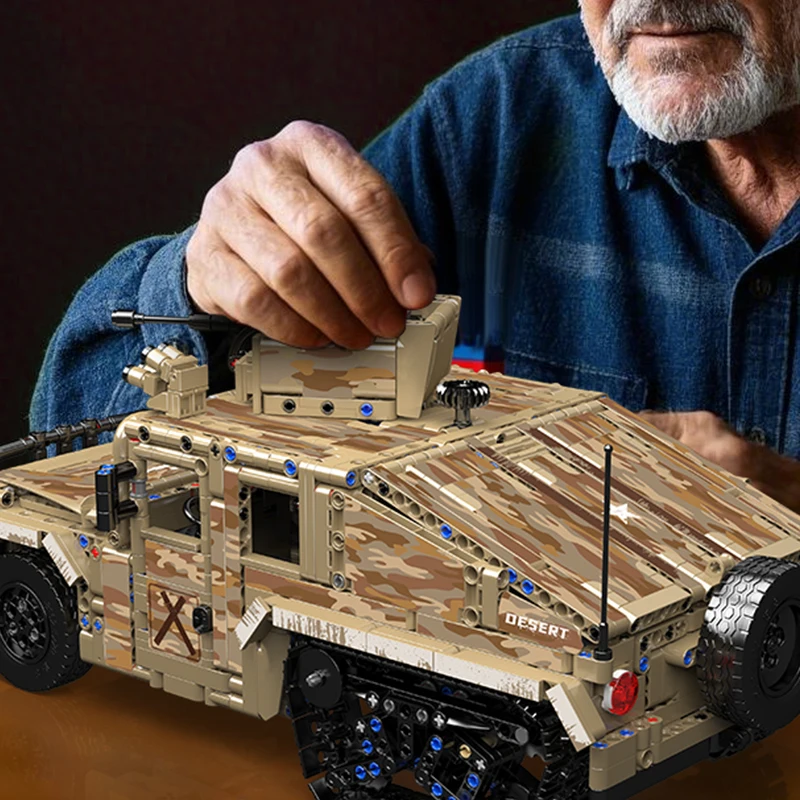 Mould King 20047 Remote-Controlled Desert Tracked Humvee Building Set | 2,094 Pcs - Image 3