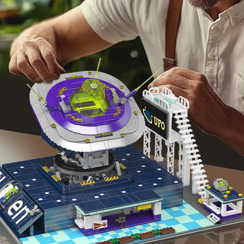 Mould King 11024 Alien UFO Launch Pad Building Set | 2,053 Pieces - Image 2